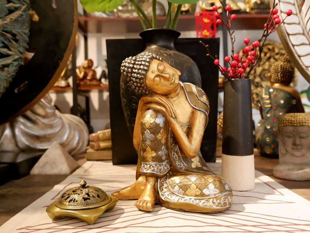 6 cách trang trí tượng Phật trong nhà - Om Home Việt Nam